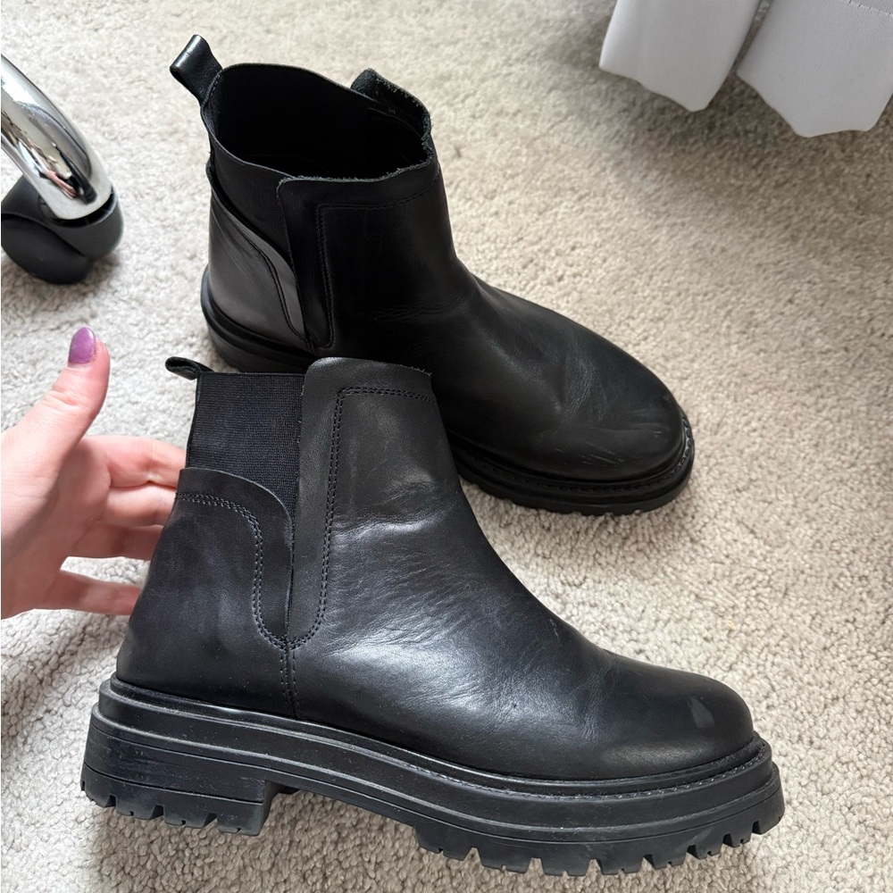 Steve Madden Black Chelsea boots